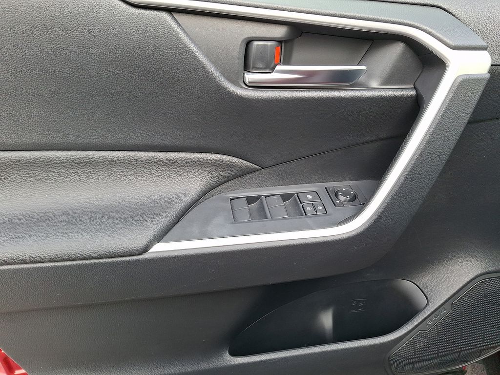 Thumbnail: 2019 Toyota RAV4 - 9