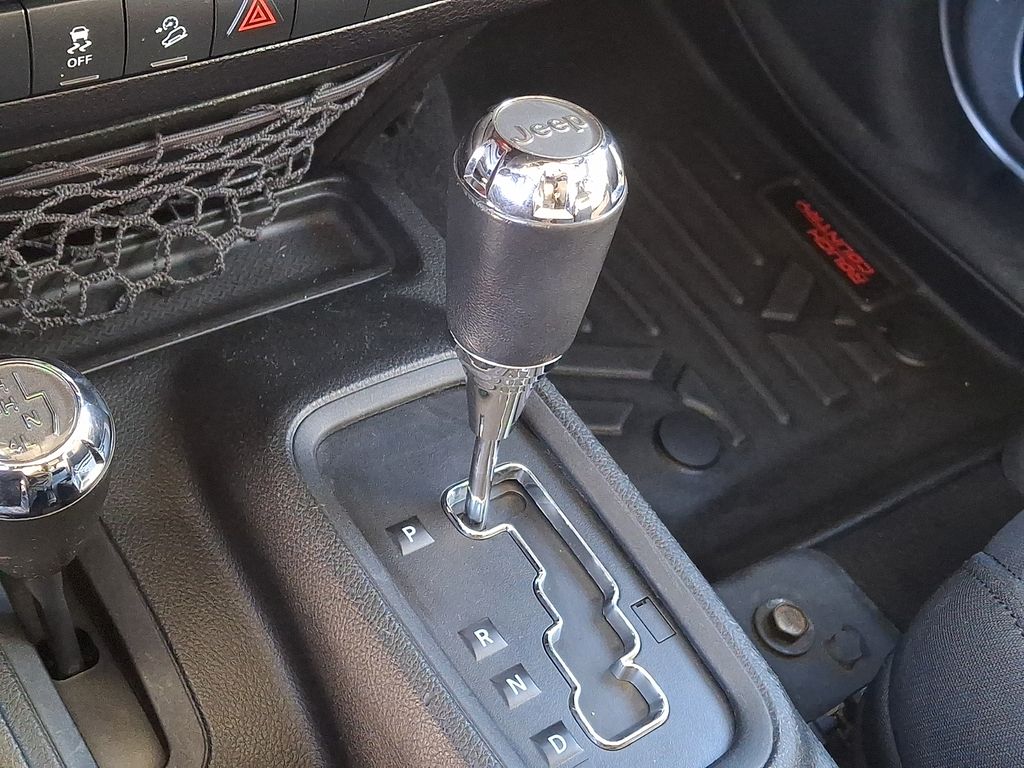 Thumbnail: 2016 Jeep Wrangler - 12