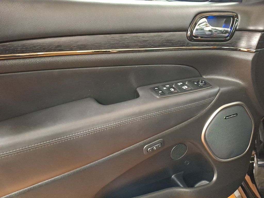 Thumbnail: 2020 Jeep Grand Cherokee - 9
