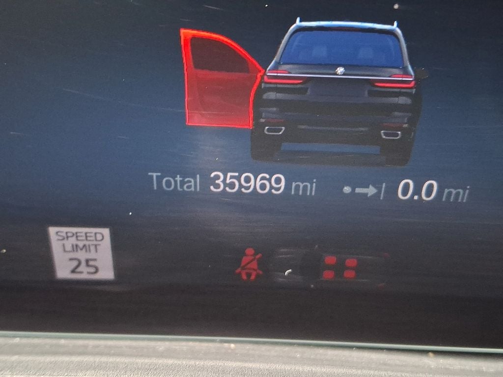 Thumbnail: 2023 BMW X7 - 16