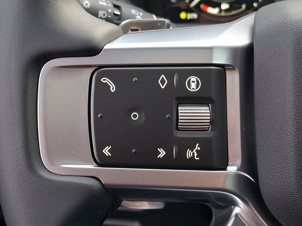 Thumbnail: 2025 Land Rover Discovery - 18