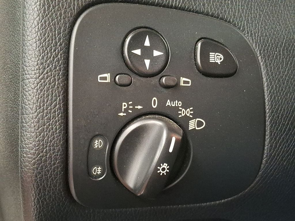 Thumbnail: 2008 Mercedes-Benz CLK - 19