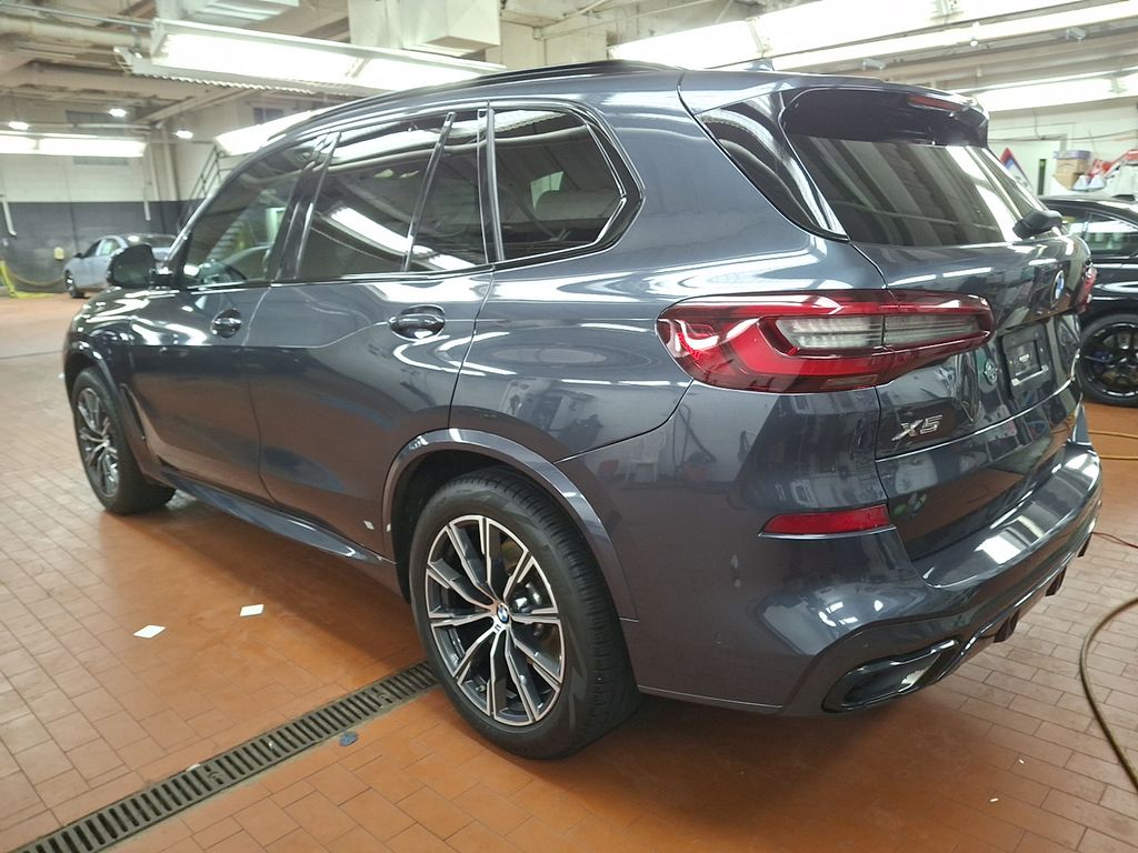 Thumbnail: 2022 BMW X5 - 6