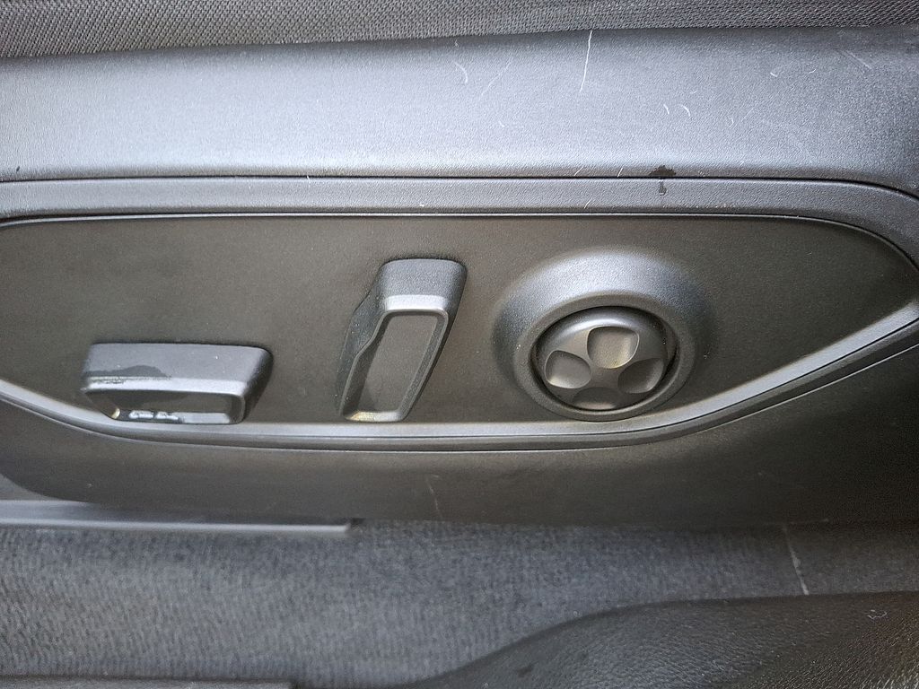2023 Jeep Grand Cherokee Laredo 11