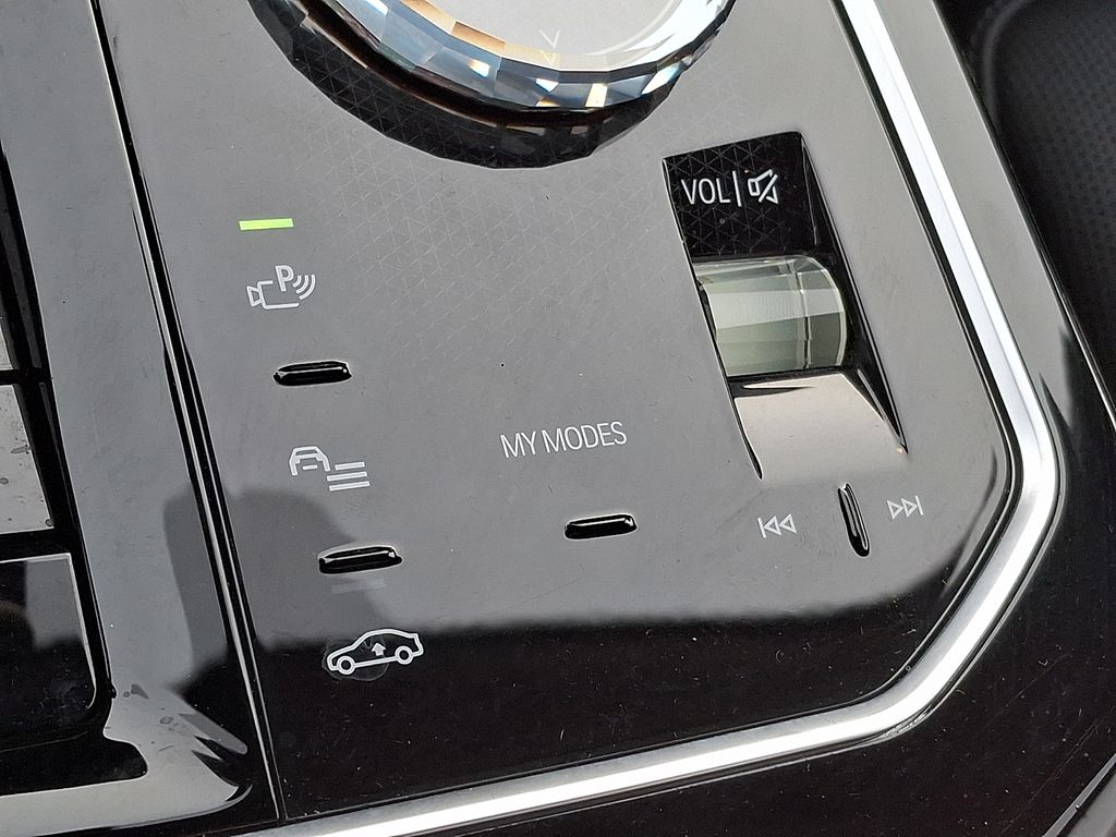 Thumbnail: 2023 BMW 7 Series - 18