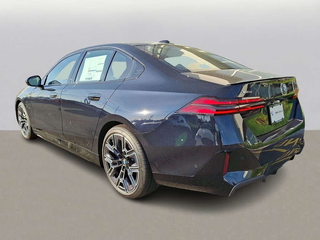 Thumbnail: 2027 BMW 5 Series - 3