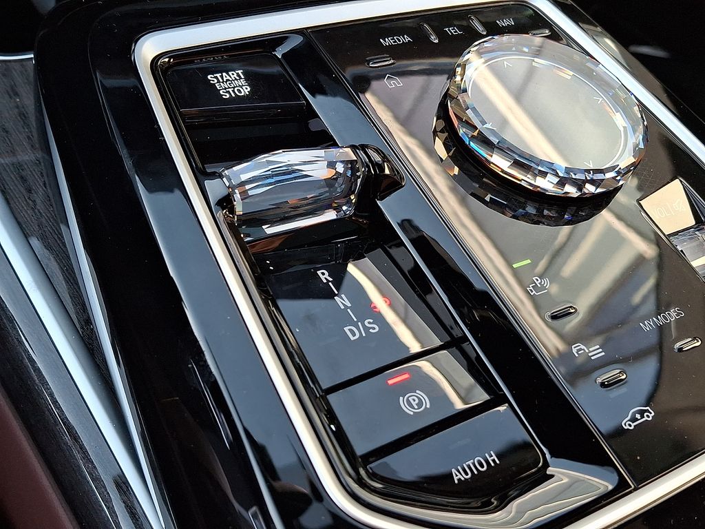 Thumbnail: 2026 BMW 7 Series - 6