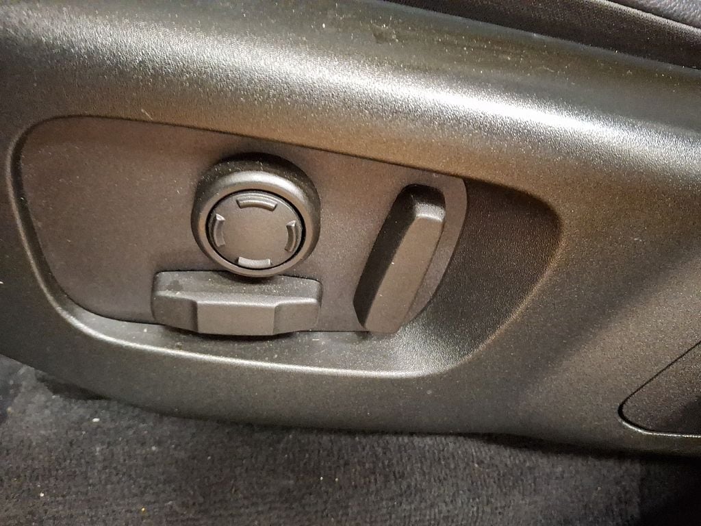 Thumbnail: 2023 Land Rover Range Rover Velar - 10