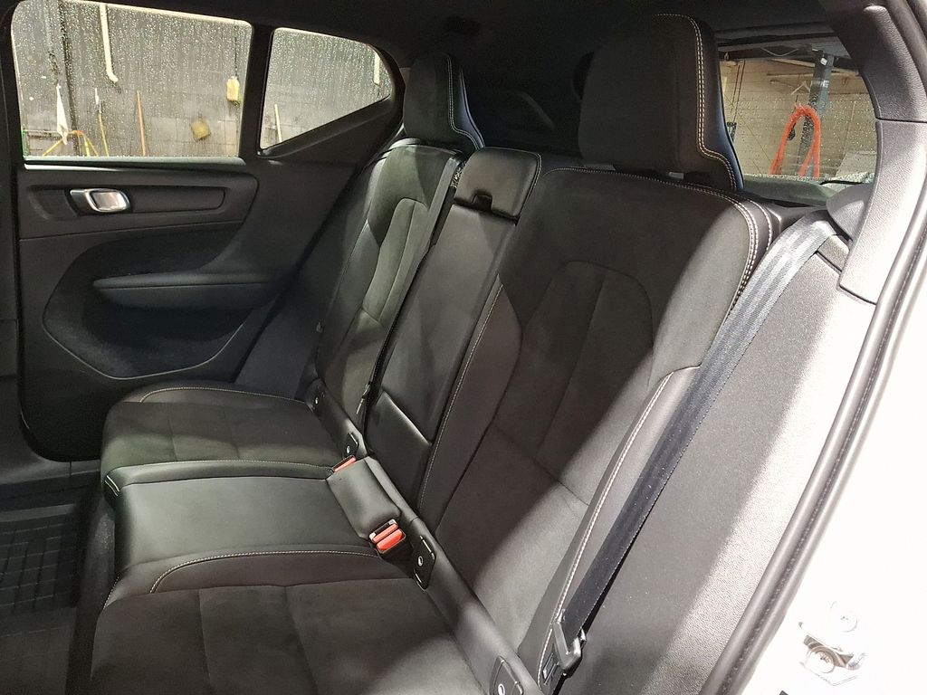 Thumbnail: 2021 Volvo XC40 - 7