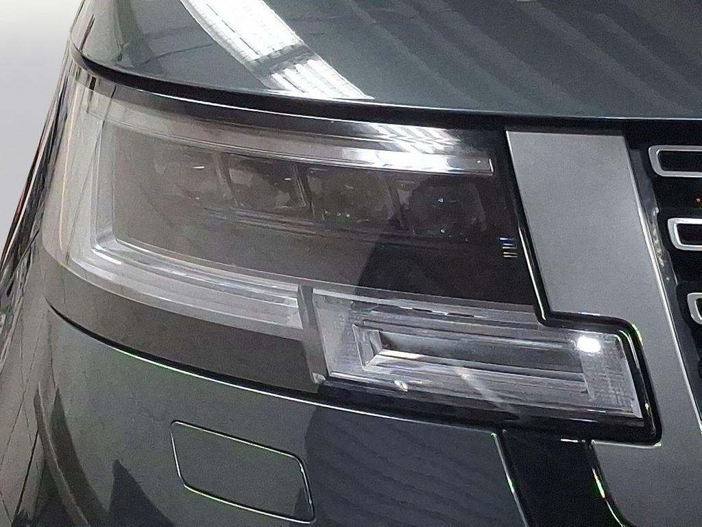 Thumbnail: 2023 Land Rover Range Rover - 5