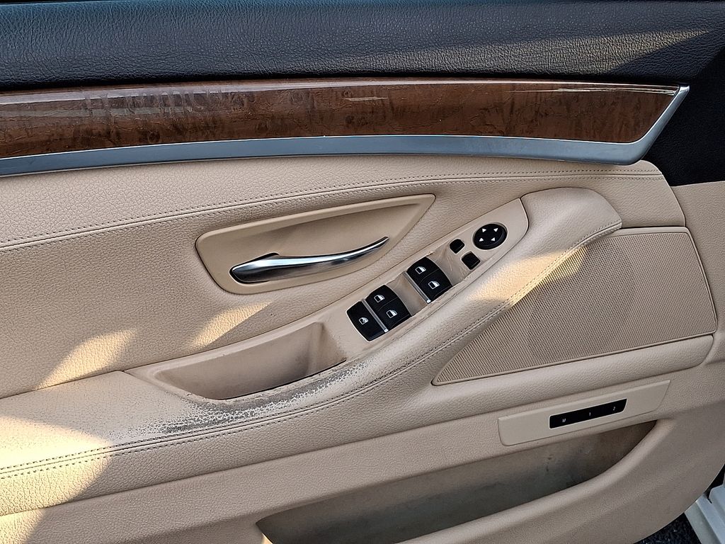 Thumbnail: 2012 BMW 5 Series - 8