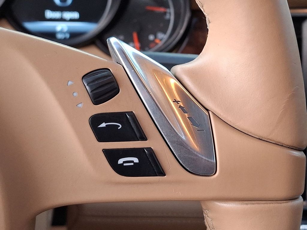 Thumbnail: 2015 Porsche Panamera - 17