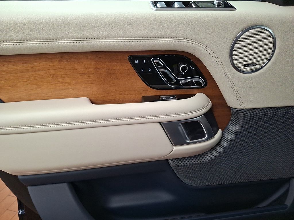 Thumbnail: 2021 Land Rover Range Rover - 8