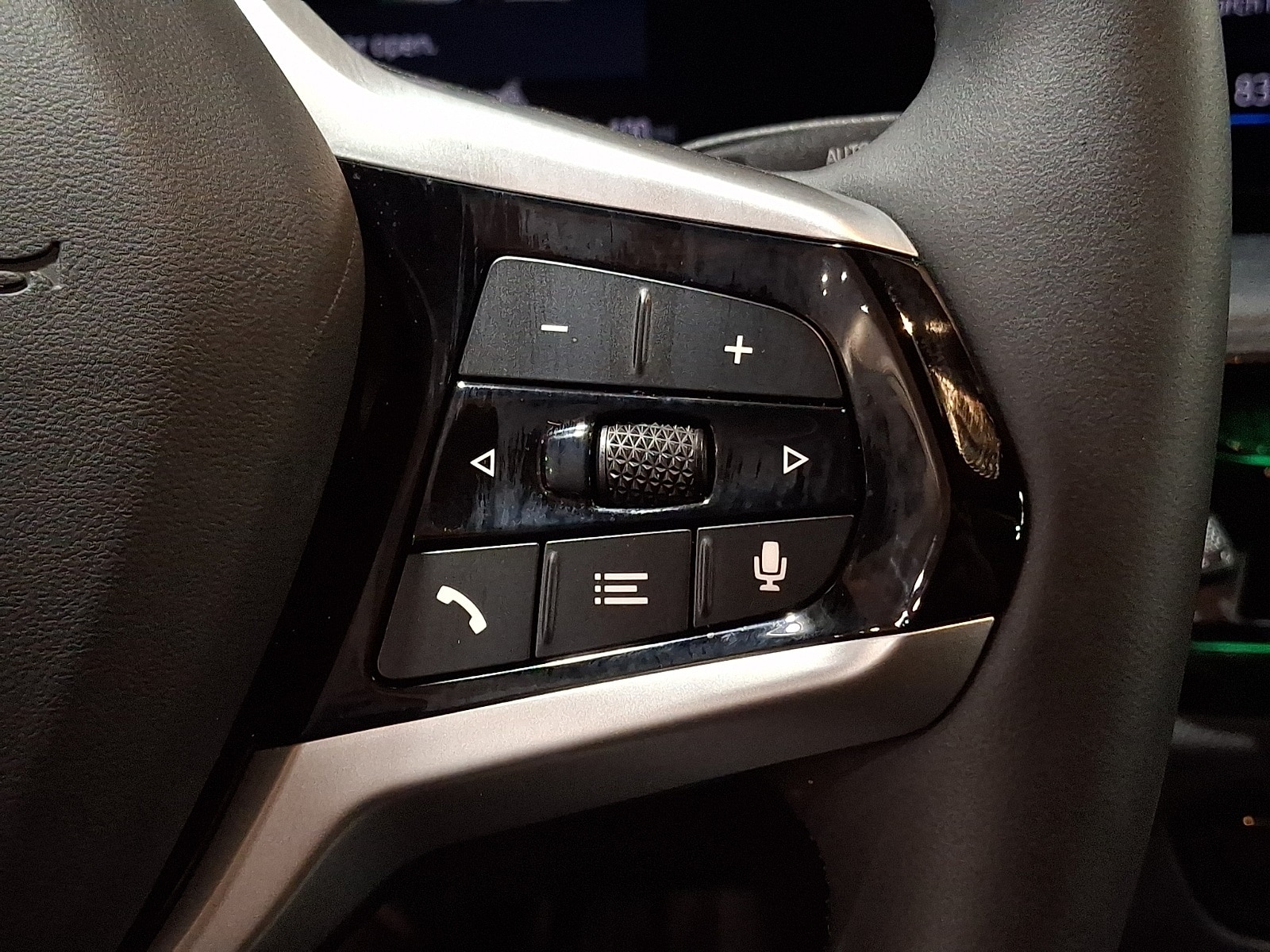 Thumbnail: 2025 BMW i4 - 17