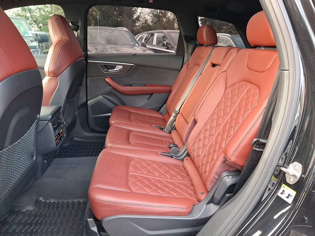 Thumbnail: 2023 Audi SQ7 - 7