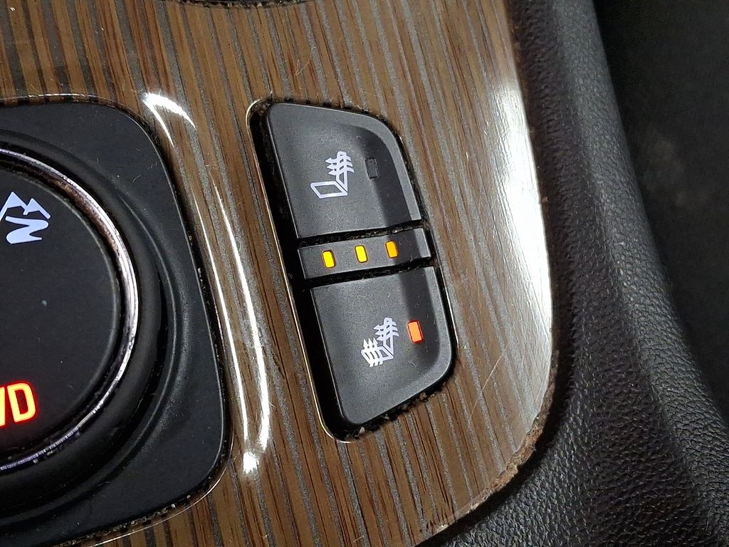 Thumbnail: 2021 GMC Acadia - 22