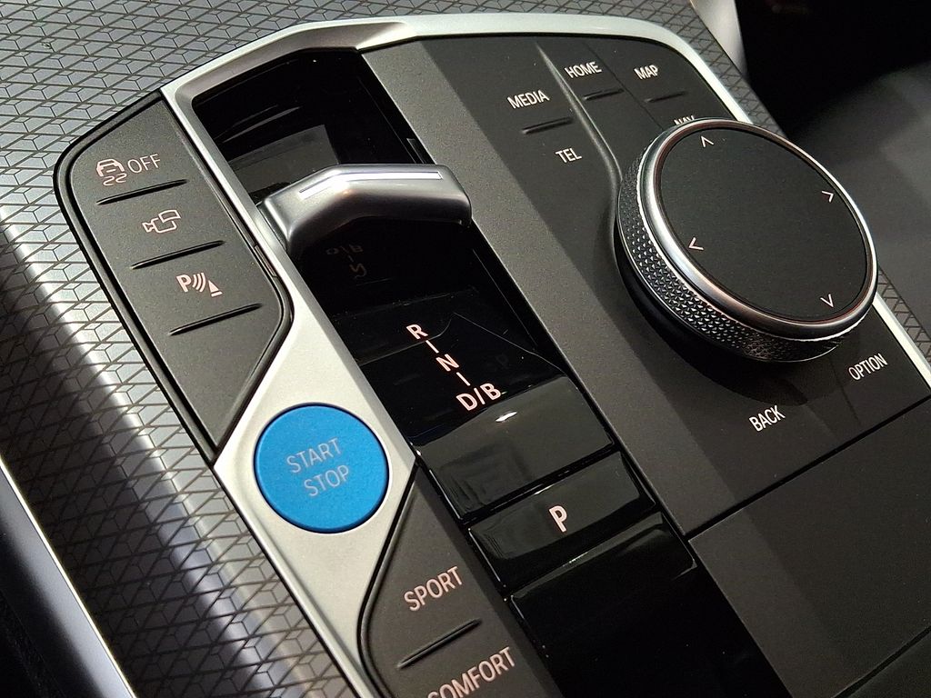 Thumbnail: 2026 BMW i4 - 6