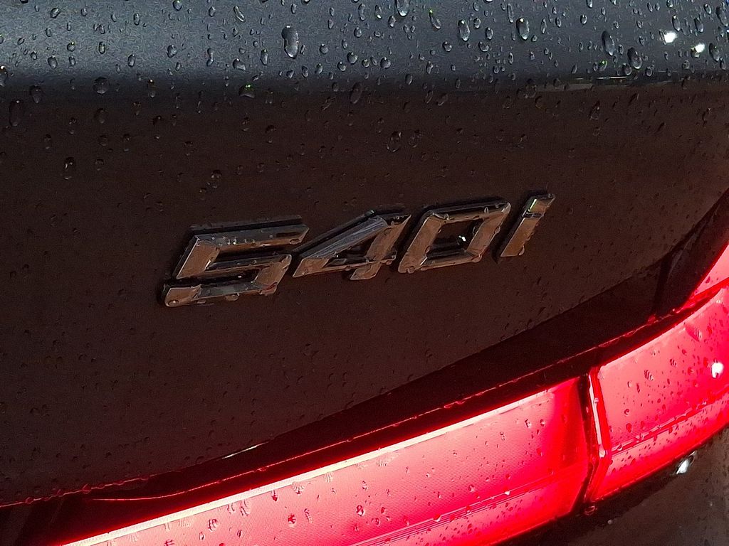 Thumbnail: 2022 BMW 5 Series - 25