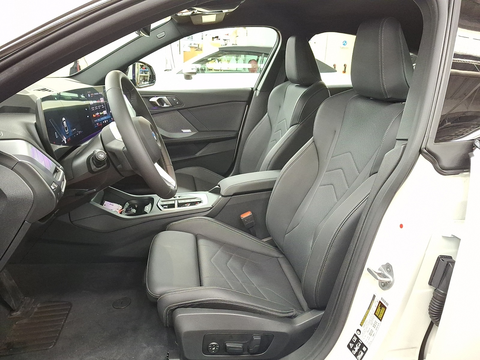 Thumbnail: 2025 BMW 2 Series - 11