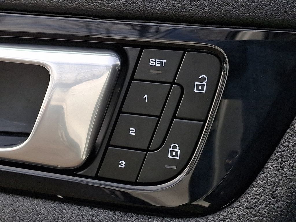 Thumbnail: 2023 Porsche Cayenne - 23