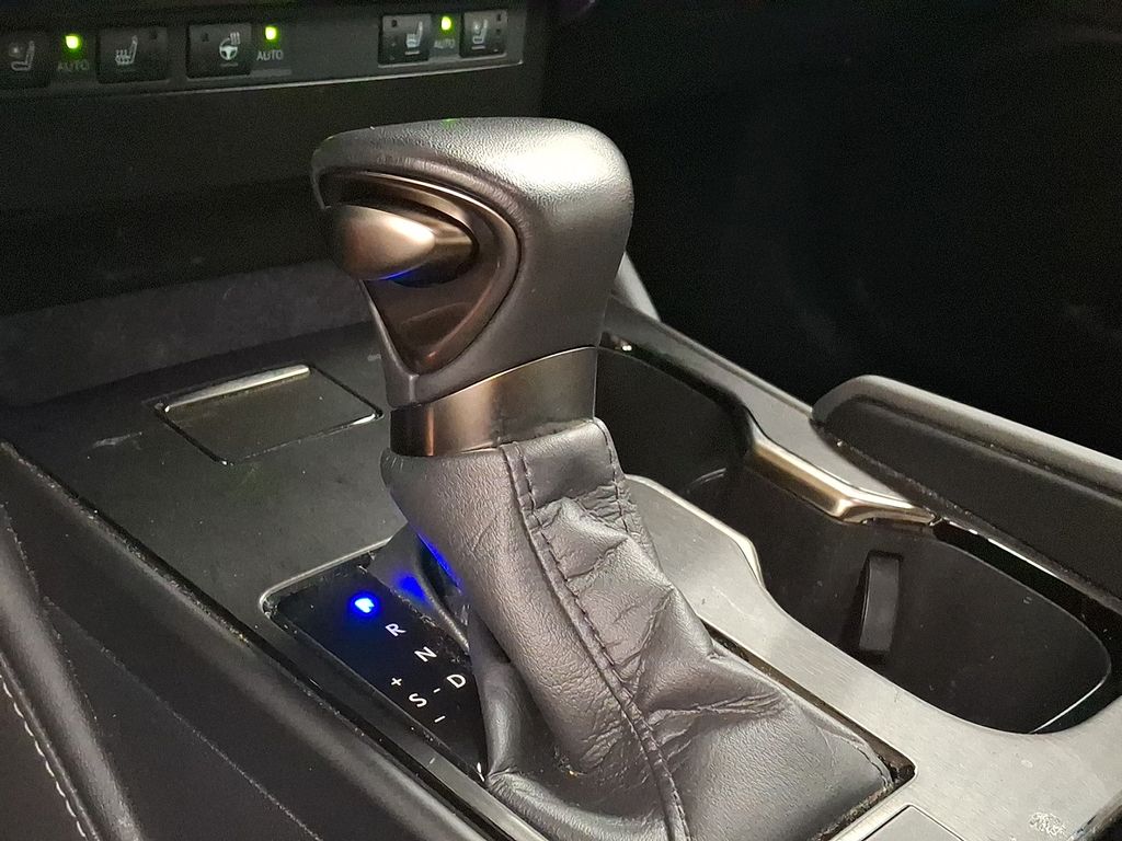 Thumbnail: 2024 Lexus ES - 14