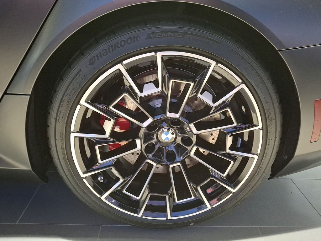 Thumbnail: 2026 BMW M5 - 7