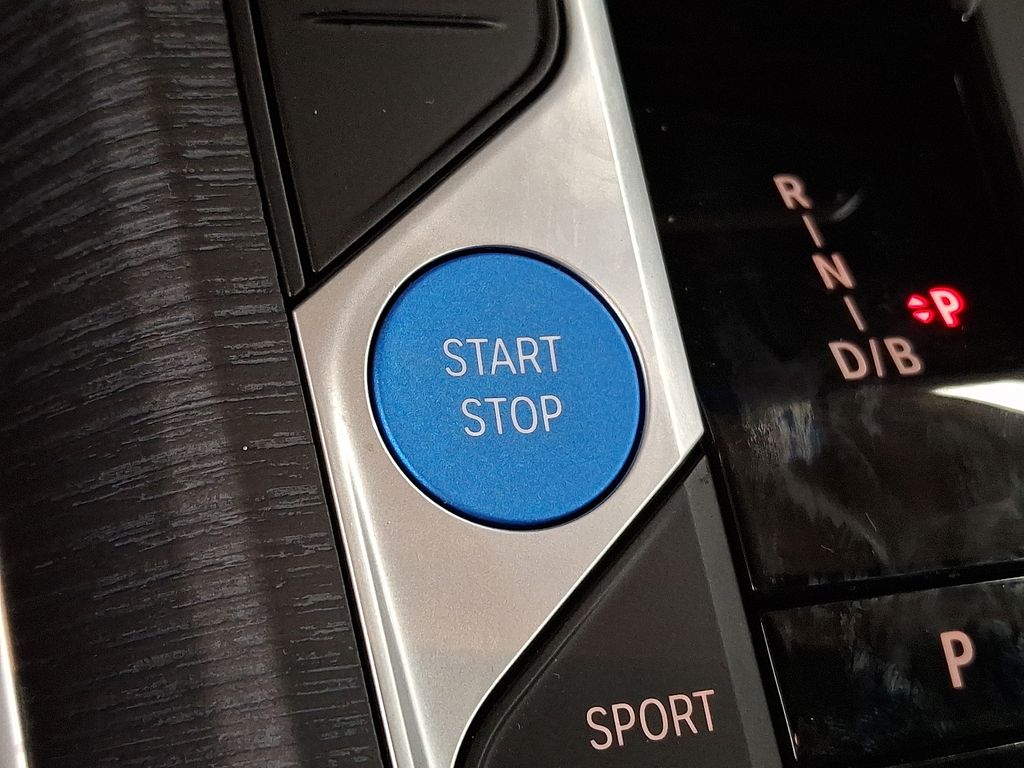 Thumbnail: 2025 BMW i4 - 20