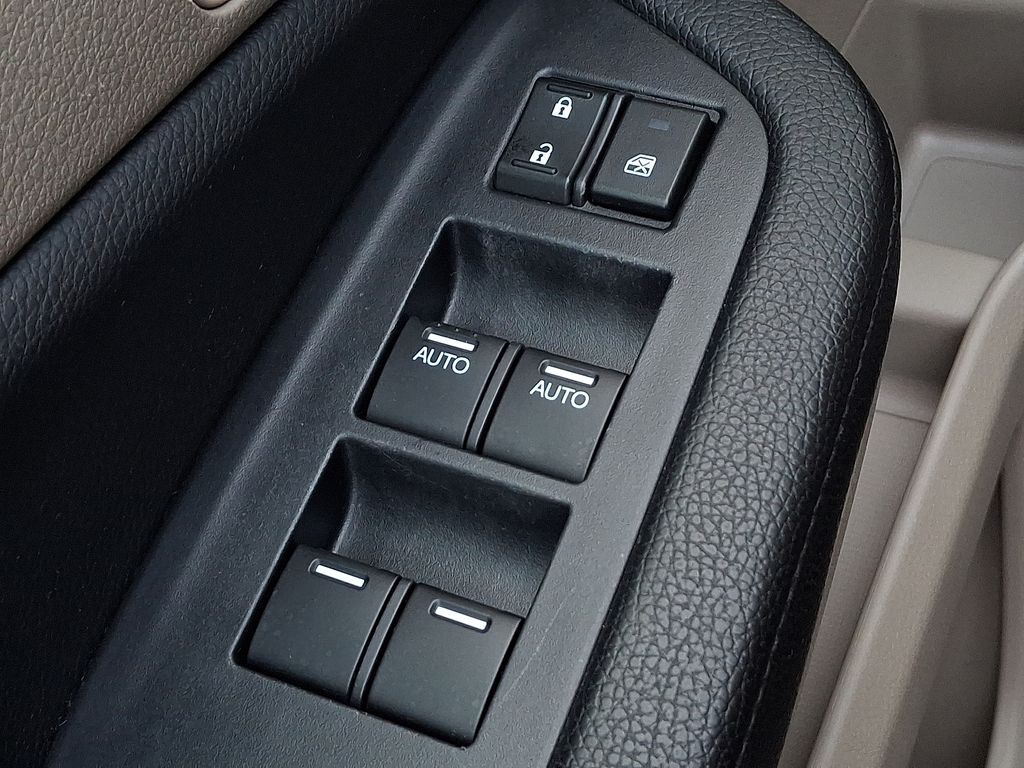 Thumbnail: 2016 Honda Pilot - 25