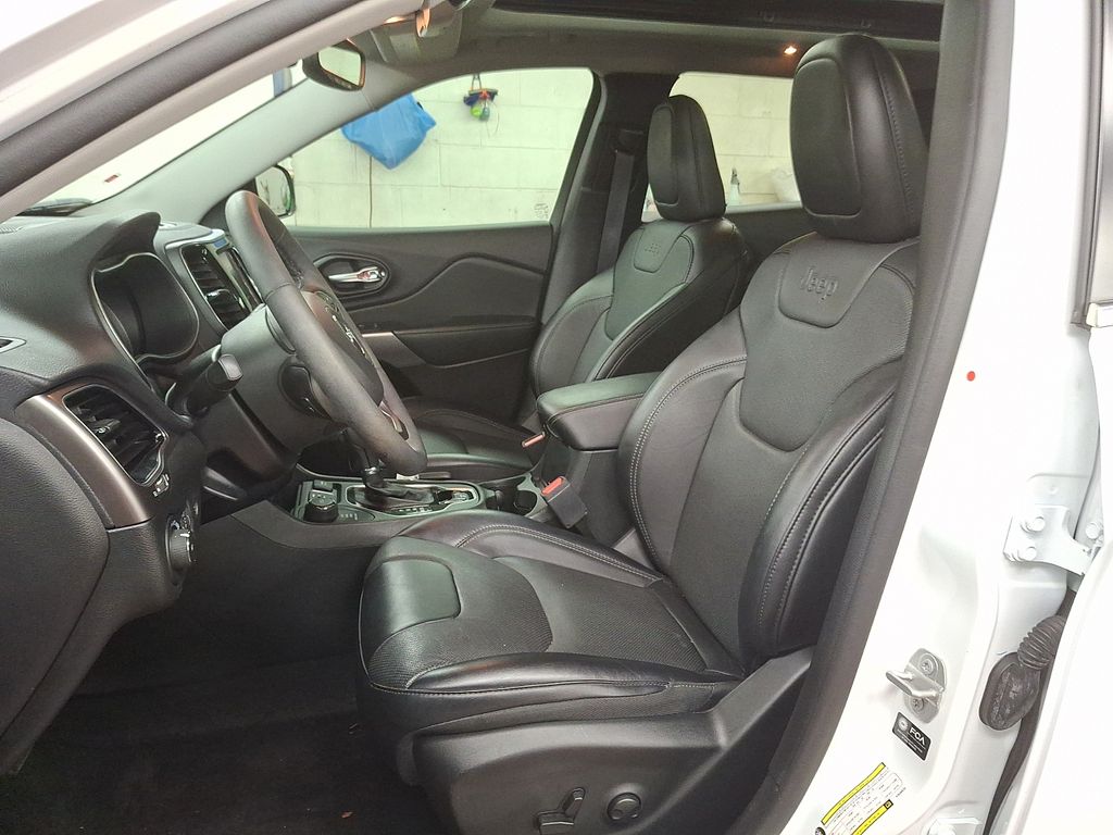 Thumbnail: 2022 Jeep Cherokee - 9