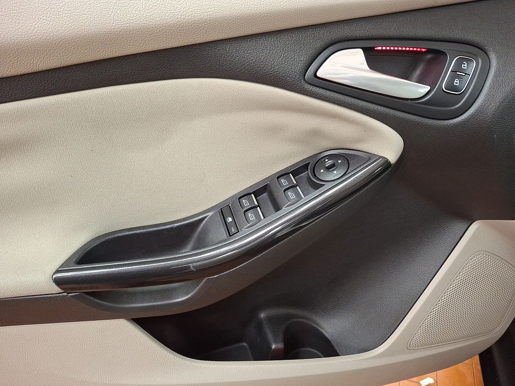 2016 Ford Focus Electric - Photo 8
