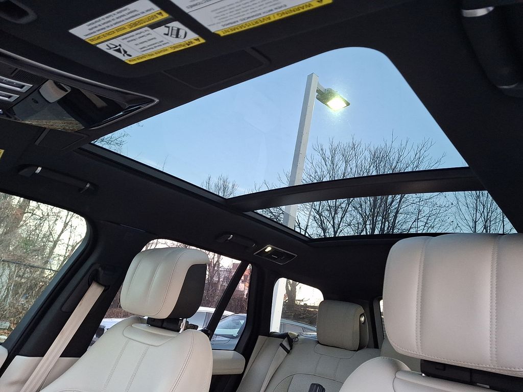 Thumbnail: 2022 Land Rover Range Rover - 9