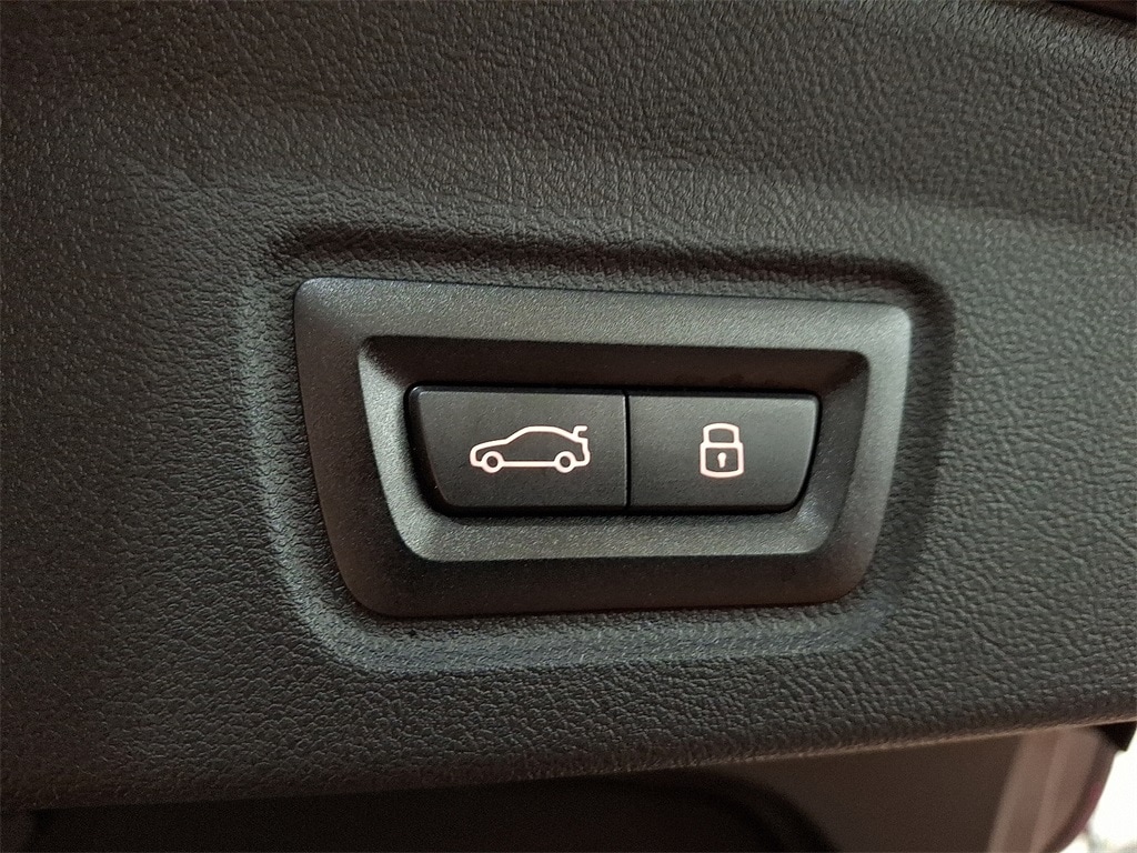 Thumbnail: 2025 BMW i4 - 28