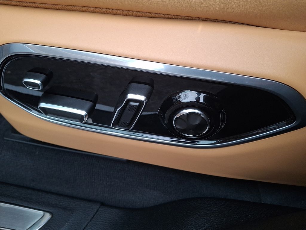 Thumbnail: 2023 Jeep Grand Cherokee - 10