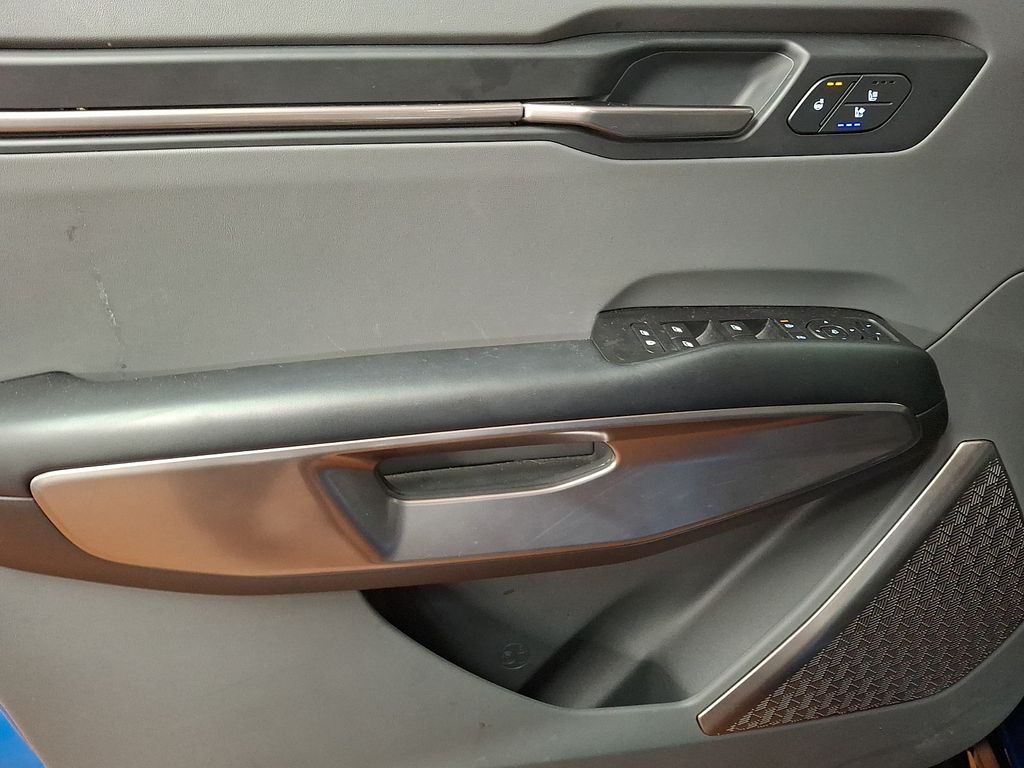 Thumbnail: 2024 Kia EV9 - 9