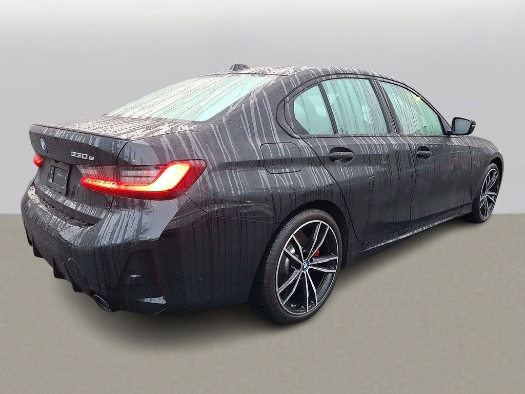 2024 Bmw 330e xDrive Sedan photo 3