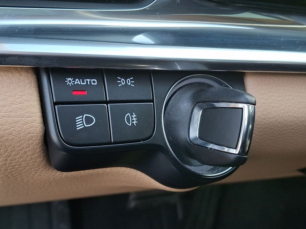 Thumbnail: 2022 Porsche Panamera - 20