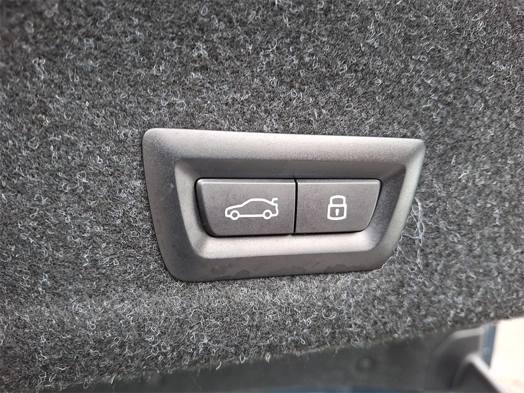 Thumbnail: 2025 BMW 3 Series - 28