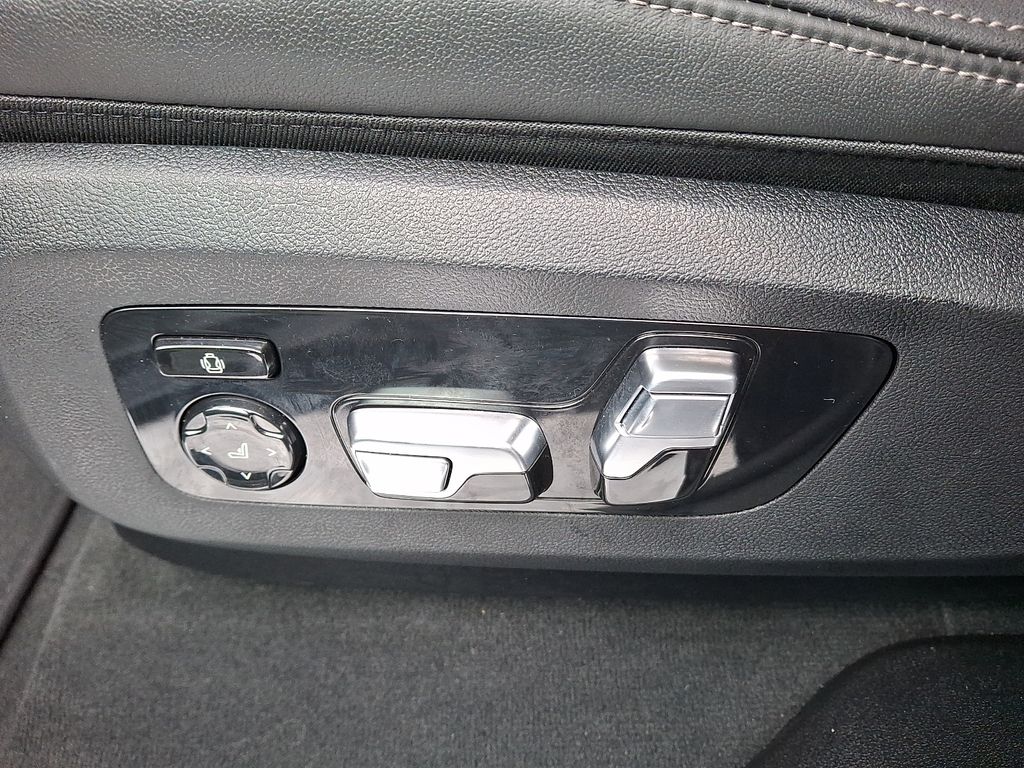 Thumbnail: 2025 BMW X6 - 11