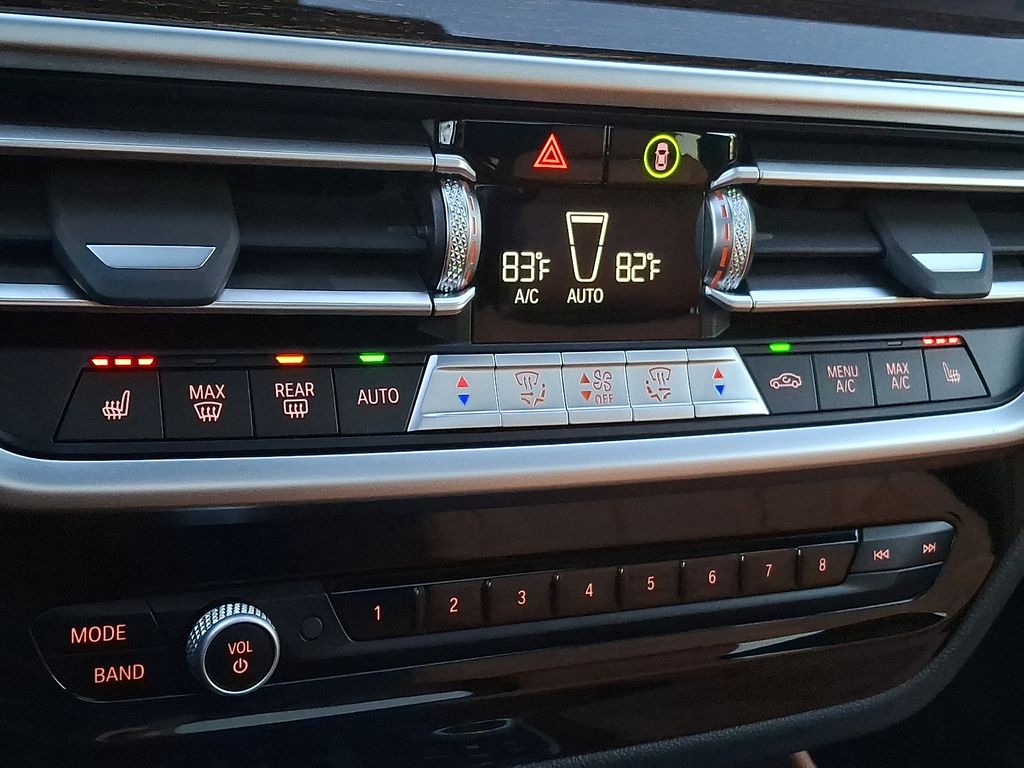 Thumbnail: 2023 BMW X4 - 11