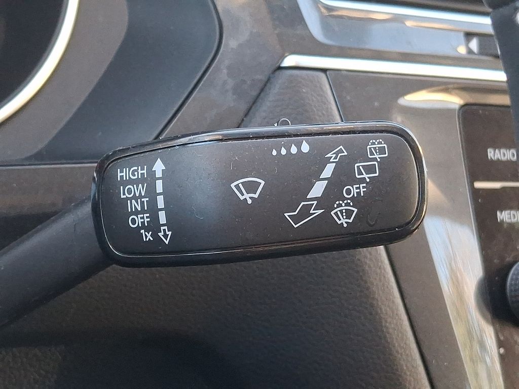 Thumbnail: 2021 Volkswagen Tiguan - 24