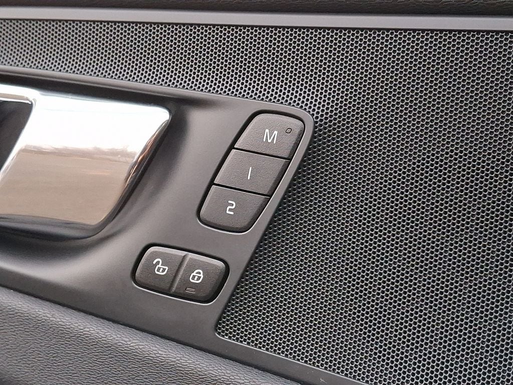 Thumbnail: 2019 Volvo XC60 - 23