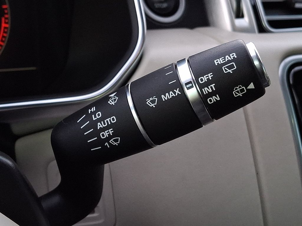 Thumbnail: 2022 Land Rover Range Rover - 23