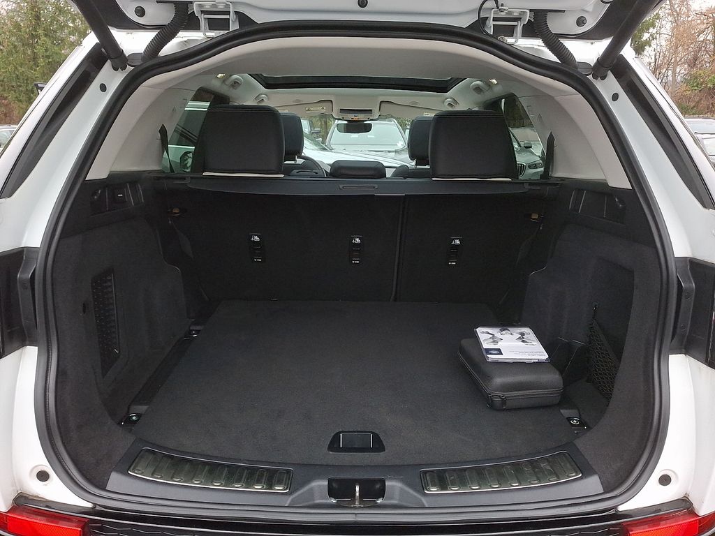 Thumbnail: 2023 Land Rover Discovery Sport - 27