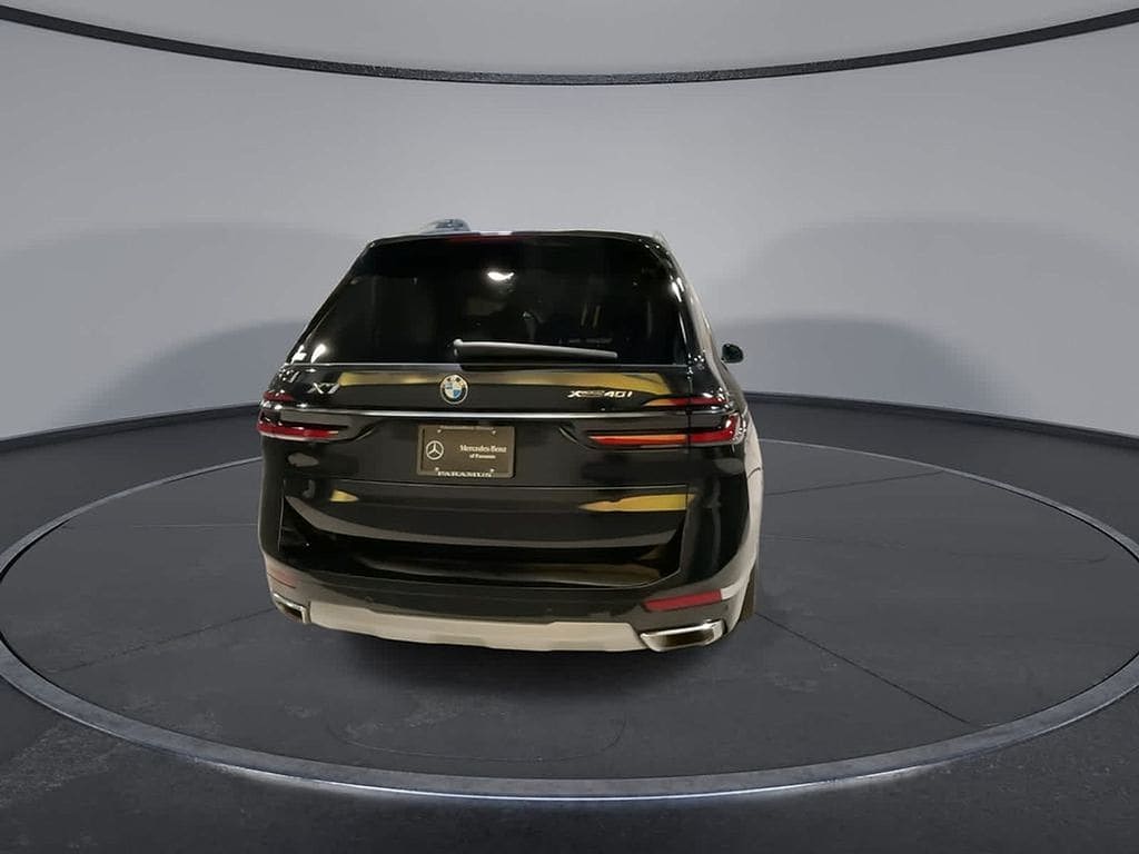 Thumbnail: 2023 BMW X7 - 10