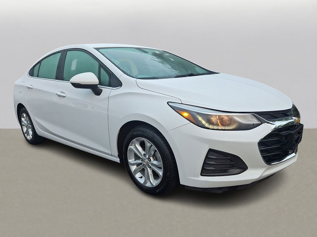 Thumbnail: 2019 Chevrolet Cruze - 3