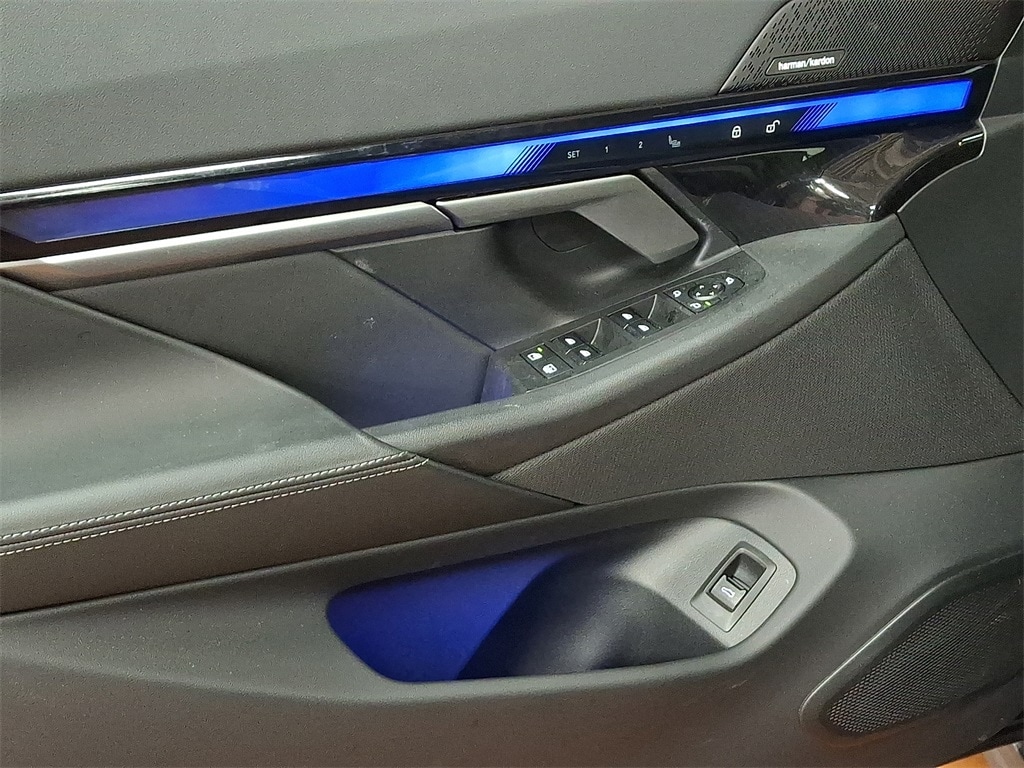 Thumbnail: 2025 BMW i5 - 9