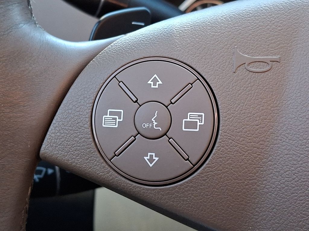 Thumbnail: 2011 Mercedes-Benz GL-Class - 18