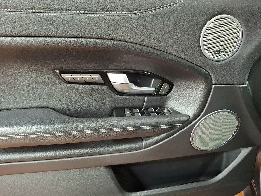 Thumbnail: 2017 Land Rover Range Rover Evoque - 9