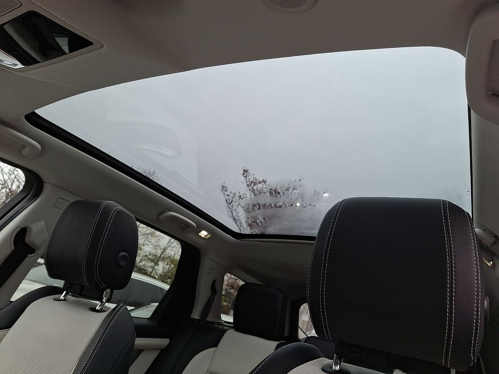 Thumbnail: 2023 Land Rover Discovery Sport - 11