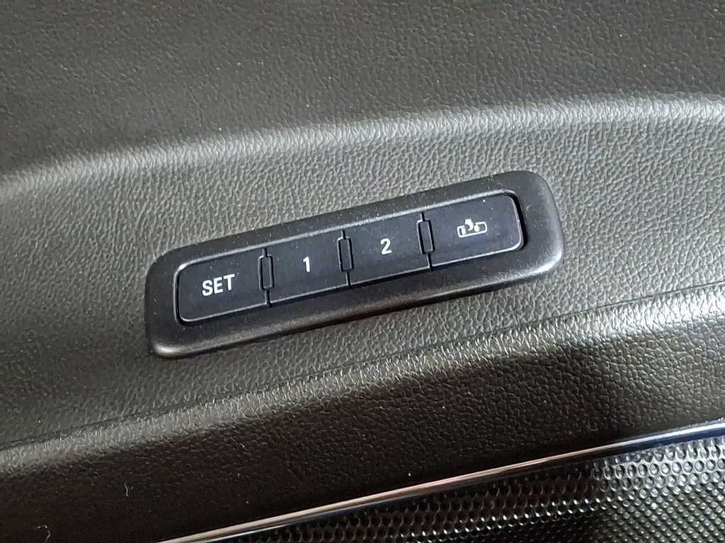 Thumbnail: 2017 GMC Yukon - 24